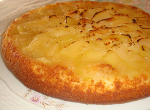 Una foto de Torta invertida de manzana fácil