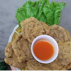 A picture of Pempek kulit ikan crispy kriuk kriuk.