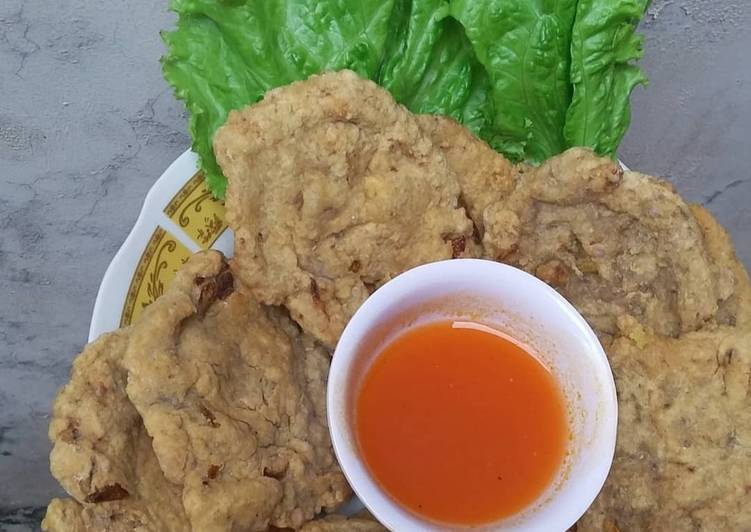 Langkah Mudah untuk Membuat Pempek kulit ikan crispy kriuk kriuk yang Enak