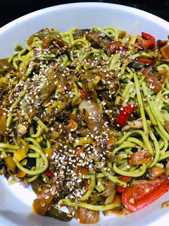 Una foto de Spaghettis vegetarianos ♥️