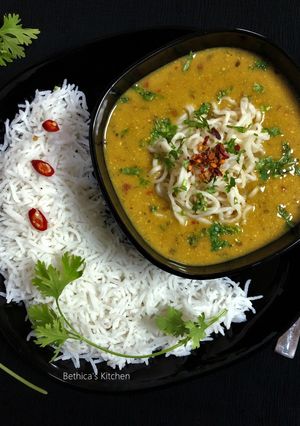 A picture of Noodles Kadhi.
