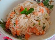 Une photo de pomelo crevettes