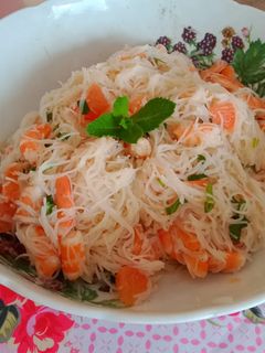 Une photo de 🌷 Salade de vermicelles de riz, crevettes et pamplemousse 🌷