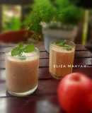Apple smoothies with milk