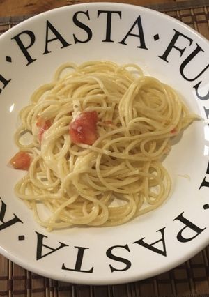Una foto de Spaghetti con ajo y jitomate
