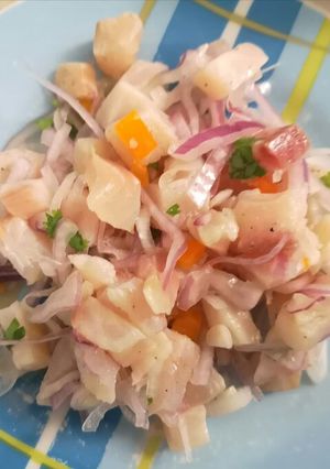 Una foto de Ceviche de pescado a mi estilo