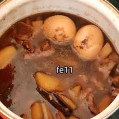 รูปของ Semur daging telor kentang untuk balita