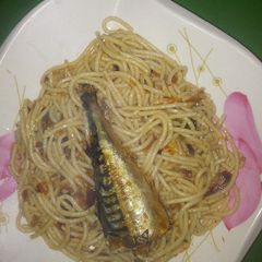 Spaghetti jollof and ice fish A picture of Spaghetti jollof and ice fish.