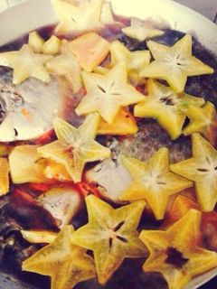 Hình của món Cá nâu kho khế.