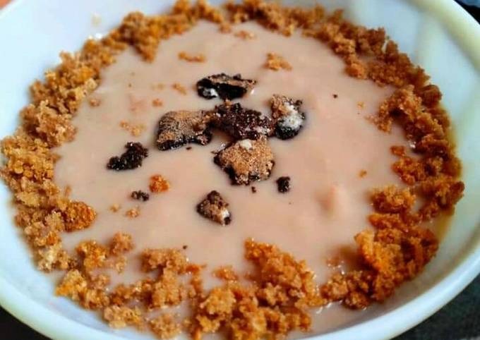 Biscuity creamy dessert