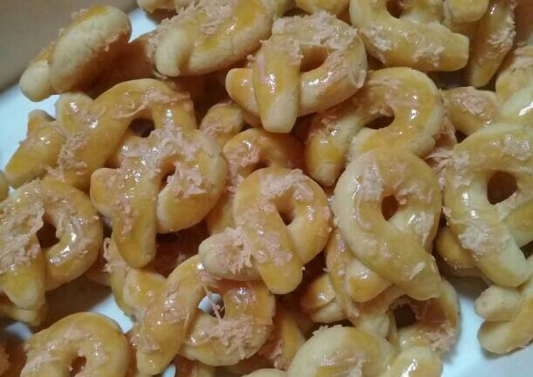 Bagaimana Menyiapkan Kastengel renyah yang Enak