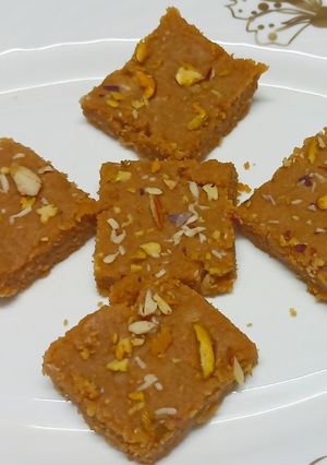 સુખડી(sukhdi recipe in gujarati) રેસીપી મુખ્ય ફોટો