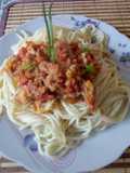 Fideos con salsa roja de coliflor