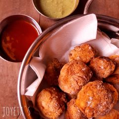 A picture of Crispy chicken ball.