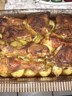 Una foto de Pollo al horno con papas estilo Denis