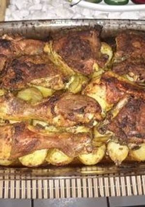 Una foto de Pollo al horno con papas estilo Denis