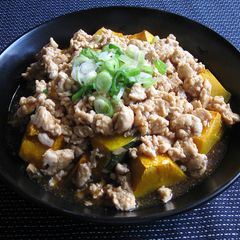 A picture of Baked Pumpkin With Chicken Sauce.
