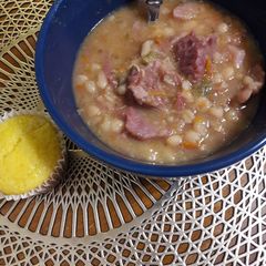A picture of Ham & Bean Soup.