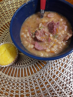 A picture of Ham & Bean Soup.