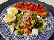 Une photo de salami et oeuf