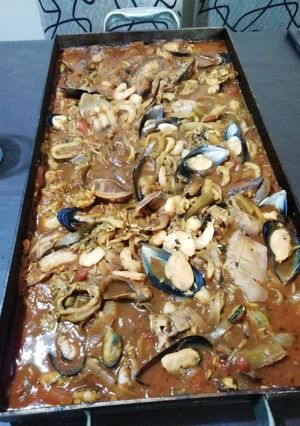 Una foto de Paella en plancha