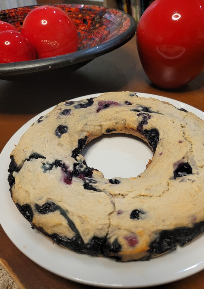 Una foto de Budín de banana y arándanos🍌🫐 APTO SIBO