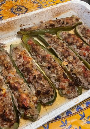 Une photo de Courgettes et poivrons farcis bœuf, tomates et oignon