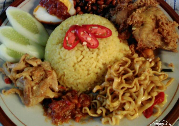 Nasi kuning gurih