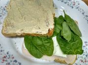 Una foto de hummus almuerzo