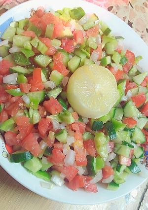 صورة لوصفة سلطه الطماطم والخيار 🤤