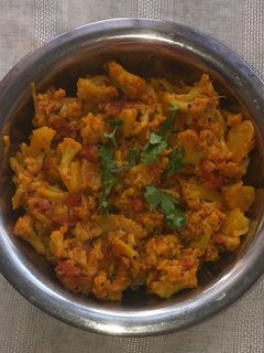 ફ્લાવર ટામેટાં નું શાક (Flower Tomato Shak Recipe In Gujarati) રેસીપી મુખ્ય ફોટો