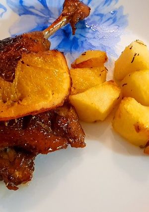 Narancsos kacsacomb rozmaringos burgonyával recept fotója