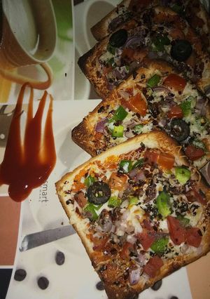 A picture of Bread pizza.