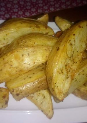 Una foto de Papas Cuñas al horno👩‍🍳