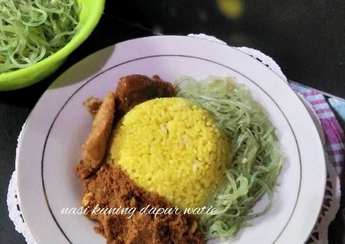 Nasi kuning sisa nasi semalam