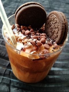 ઓરીયો આઈસક્રીમ ડાલગોના કોફી (Oreo Icecream Dalgona Coffee Recipe In Gujarati) રેસીપી મુખ્ય ફોટો