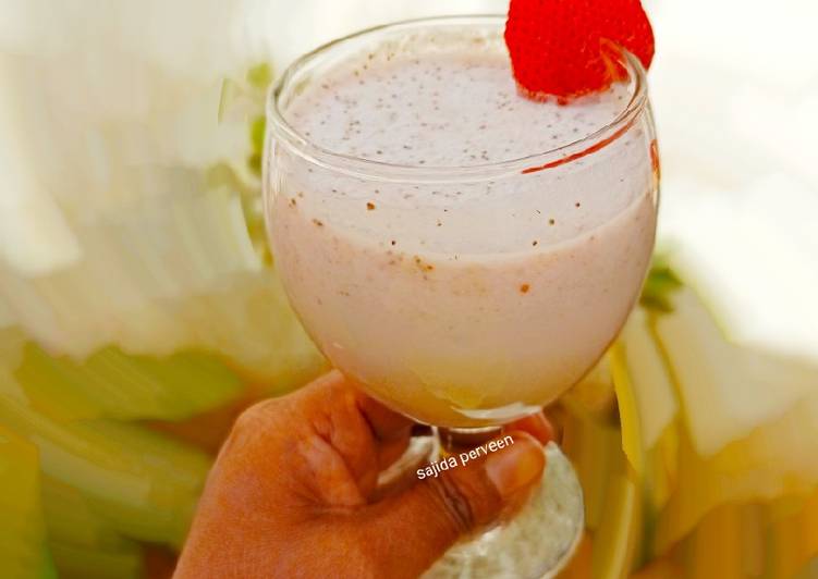 Steps to Prepare Perfect Strawberry MilkShake