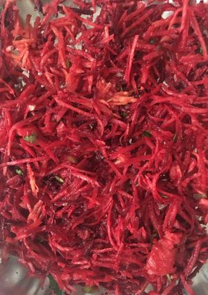 ગાજર બીટ લચ્છા સલાડ (Gajar Beetroot Lachha Salad Recipe In Gujarati) રેસીપી મુખ્ય ફોટો
