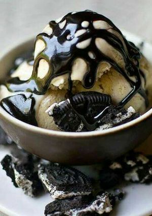 A picture of Oreo Biscuits ice-cream.