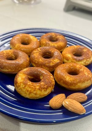 Una foto de Mini donas de almendra y manzana. Sin gluten