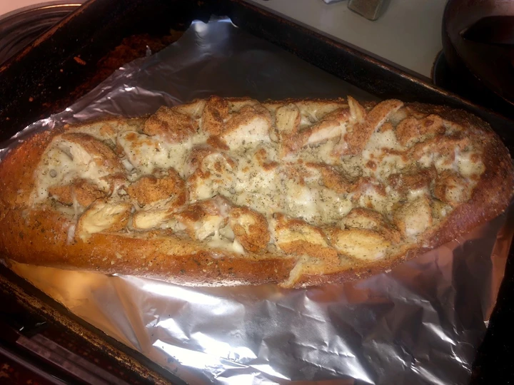 Easy Way Make Chicken Alfredo in a garlic parm &amp;amp; herb bread bowl the So Delicious Makes you drool