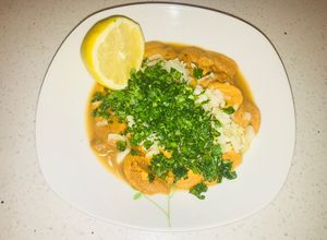 Una foto de Erizos con salsa verde
