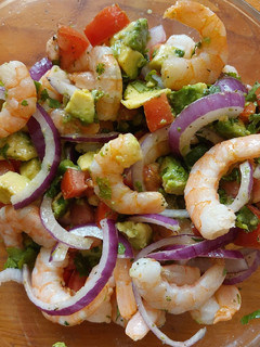 Una foto de Ensalada de camarones