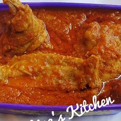 A picture of Tomato chicken stew.