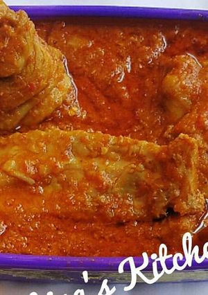 A picture of Tomato chicken stew.