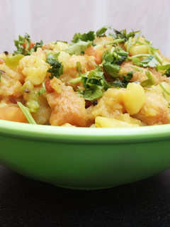 ब्राउन ब्रेड़ उपमा (Brown Bread Upma in Hindi) रेसिपी मुख्य फोटो