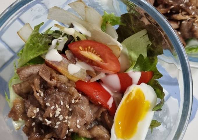 Langkah Mudah untuk Membuat Beef sesame caesar salad, Sempurna