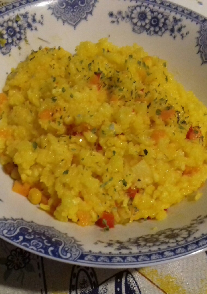 Una foto de Arroz amarillo con verduritas