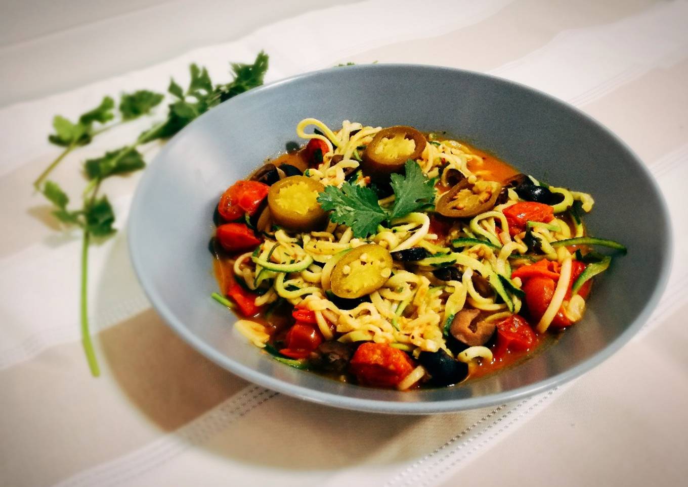 Espaguetis de calabacín a la puttanesca