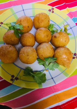 A picture of Rice cheese balls.